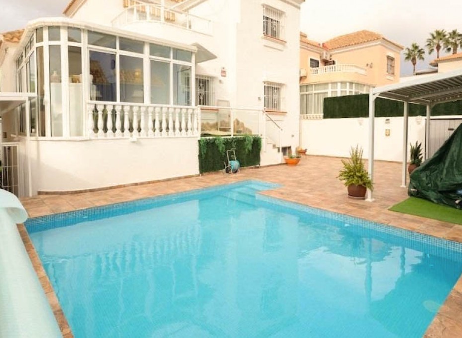 Reventa - Villa -
San Miguel de Salinas - BLUE LAGOON