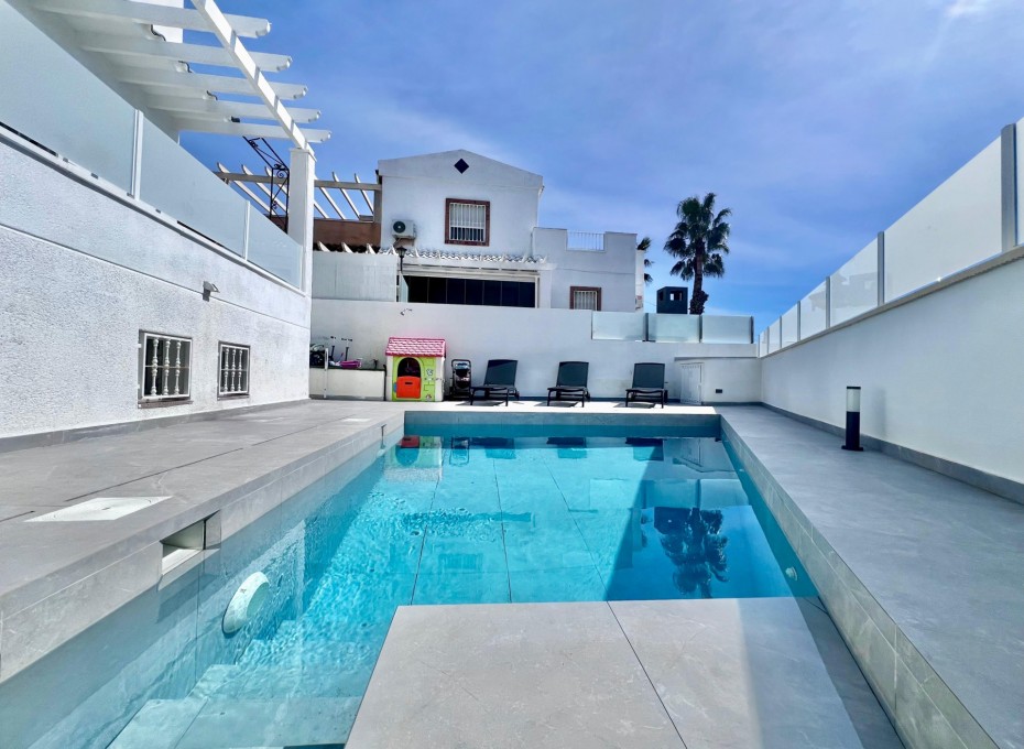 Reventa - Villa -
San Miguel de Salinas - Las filipinas