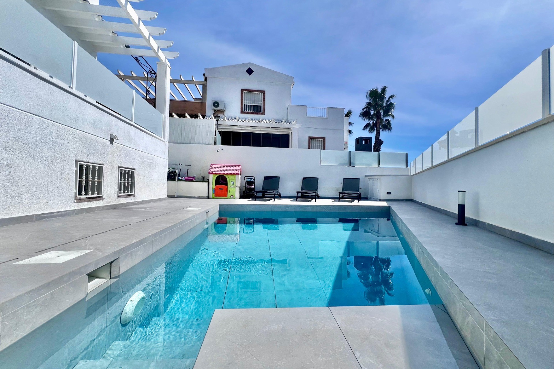 Reventa - Villa -
San Miguel de Salinas - Las filipinas