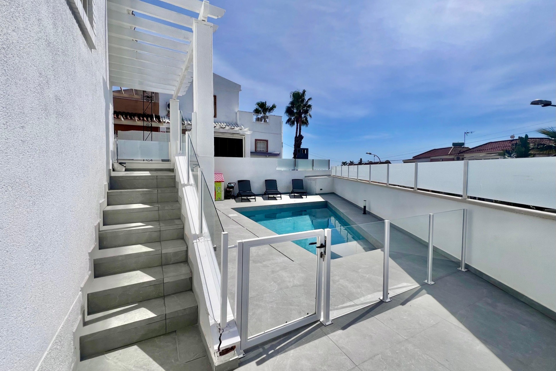 Reventa - Villa -
San Miguel de Salinas - Las filipinas