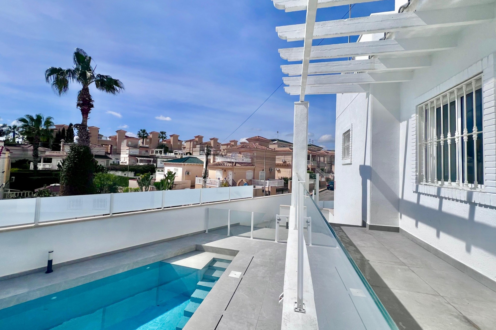 Reventa - Villa -
San Miguel de Salinas - Las filipinas