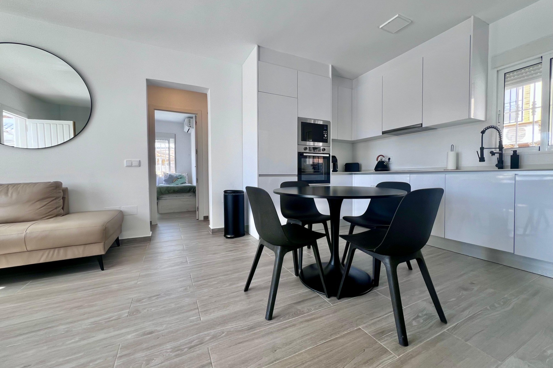 Reventa - Villa -
San Miguel de Salinas - Las filipinas