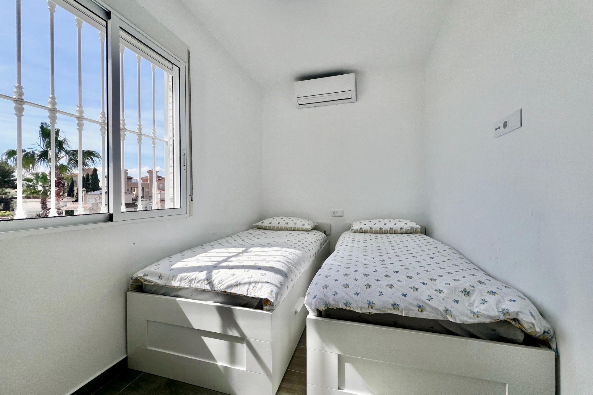 Reventa - Villa -
San Miguel de Salinas - Las filipinas