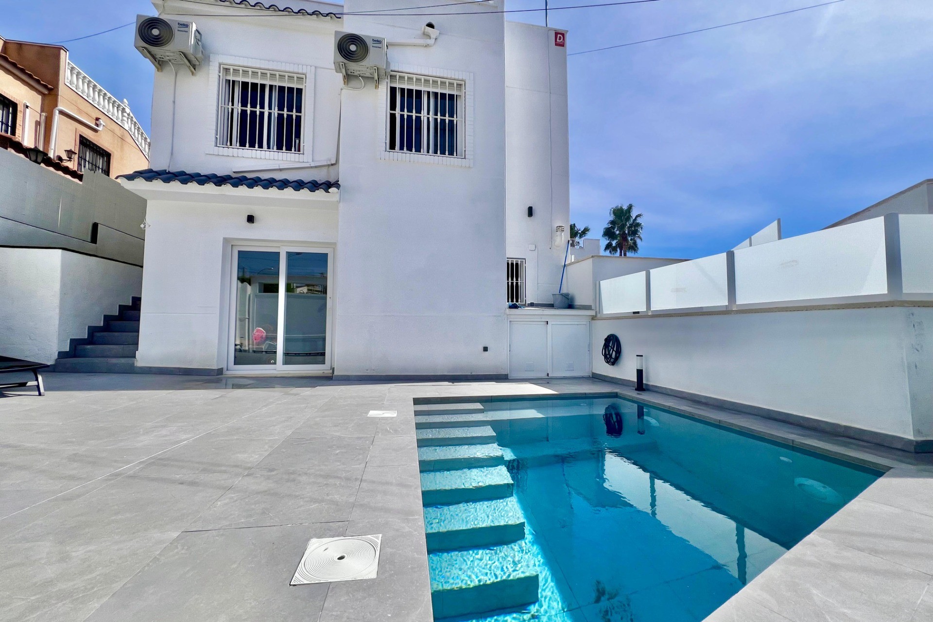 Reventa - Villa -
San Miguel de Salinas - Las filipinas