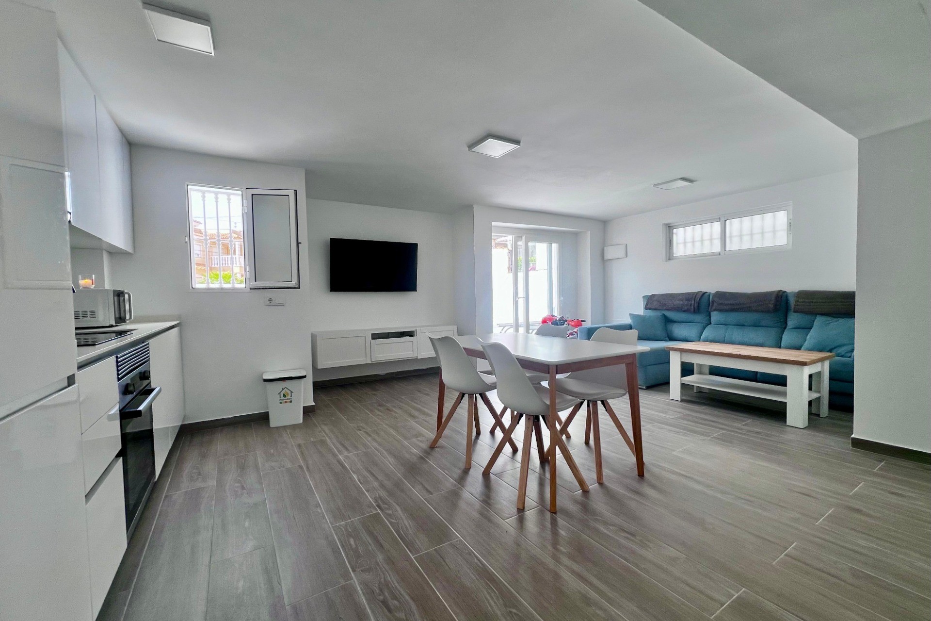 Reventa - Villa -
San Miguel de Salinas - Las filipinas