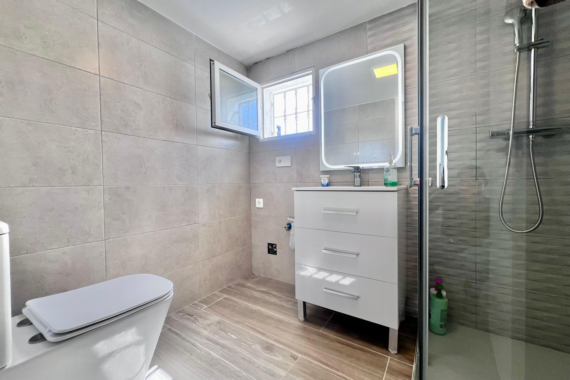 Reventa - Villa -
San Miguel de Salinas - Las filipinas