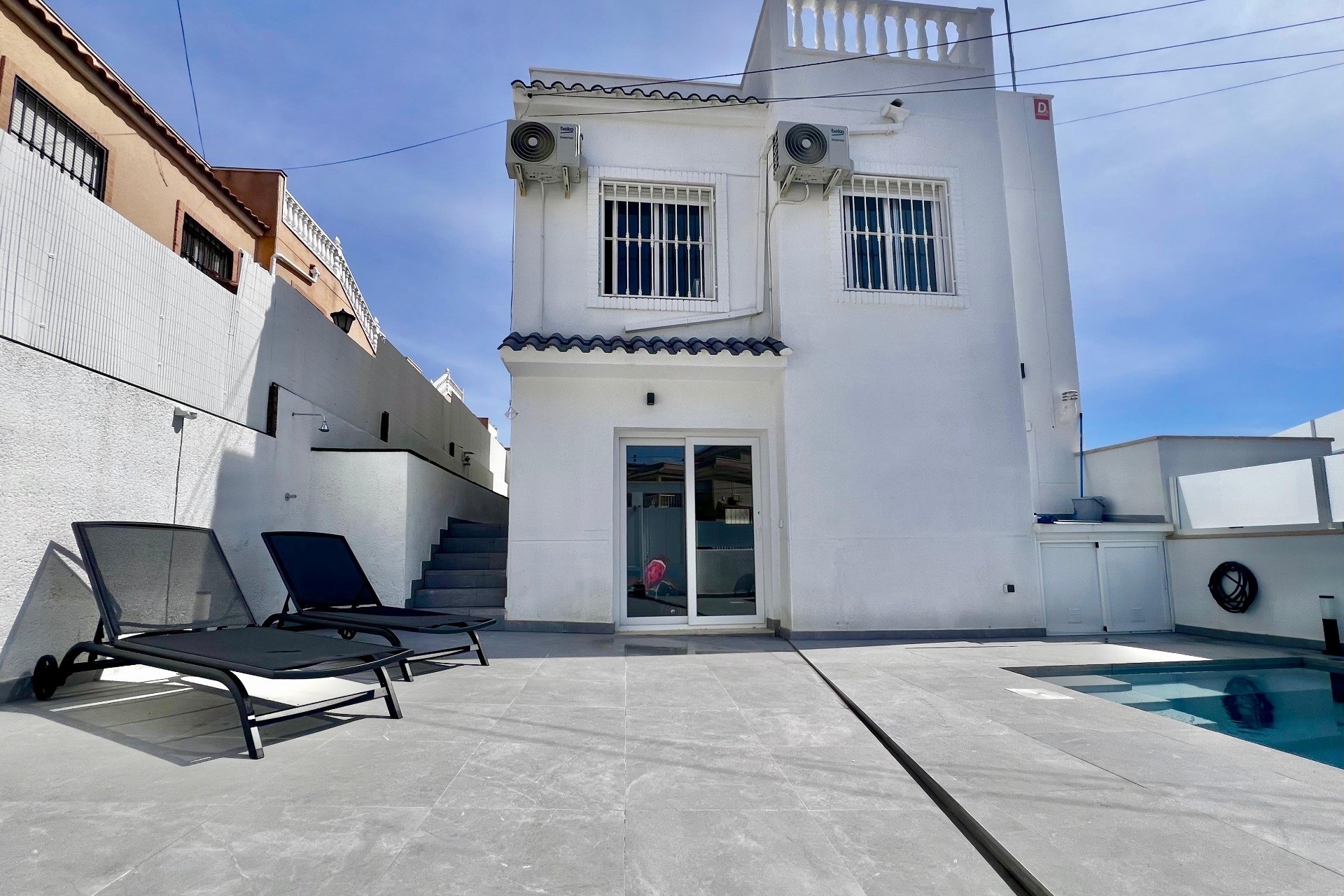 Reventa - Villa -
San Miguel de Salinas - Las filipinas