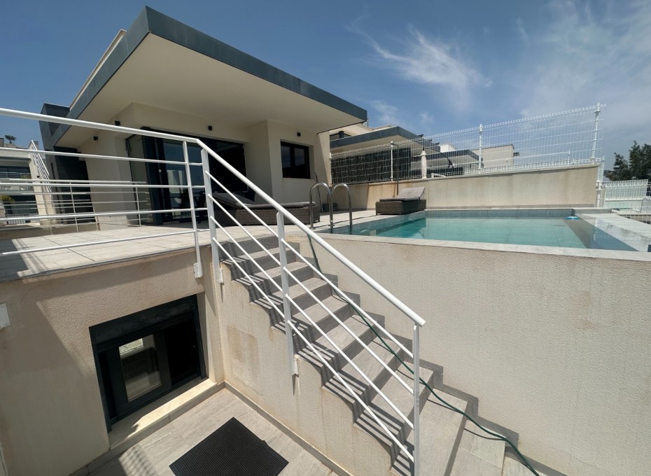Reventa - Villa -
San Miguel de Salinas - San Miguel Salinas