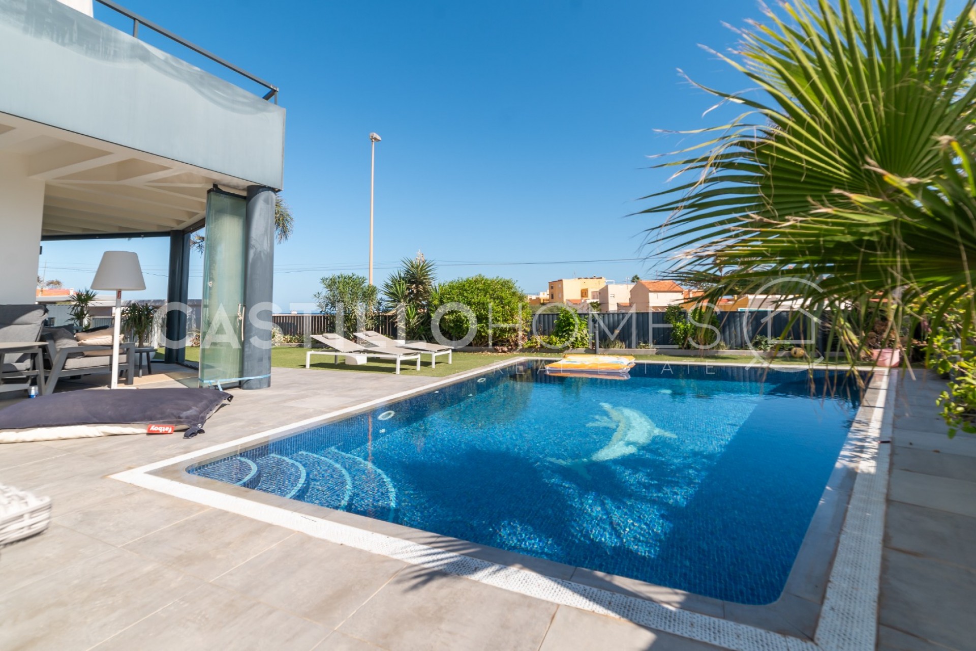 Reventa - Villa -
Torrevieja - Urb. Rosaleda