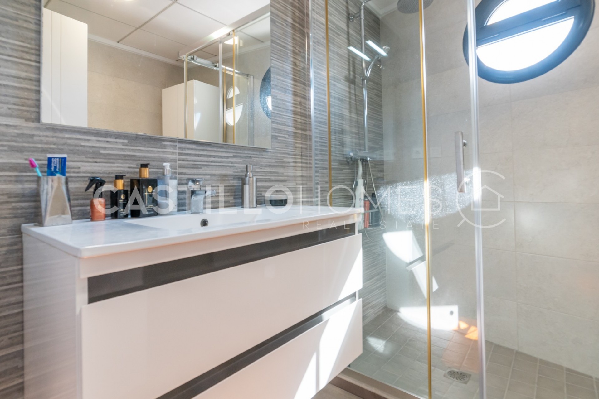 Reventa - Villa -
Torrevieja - Urb. Rosaleda