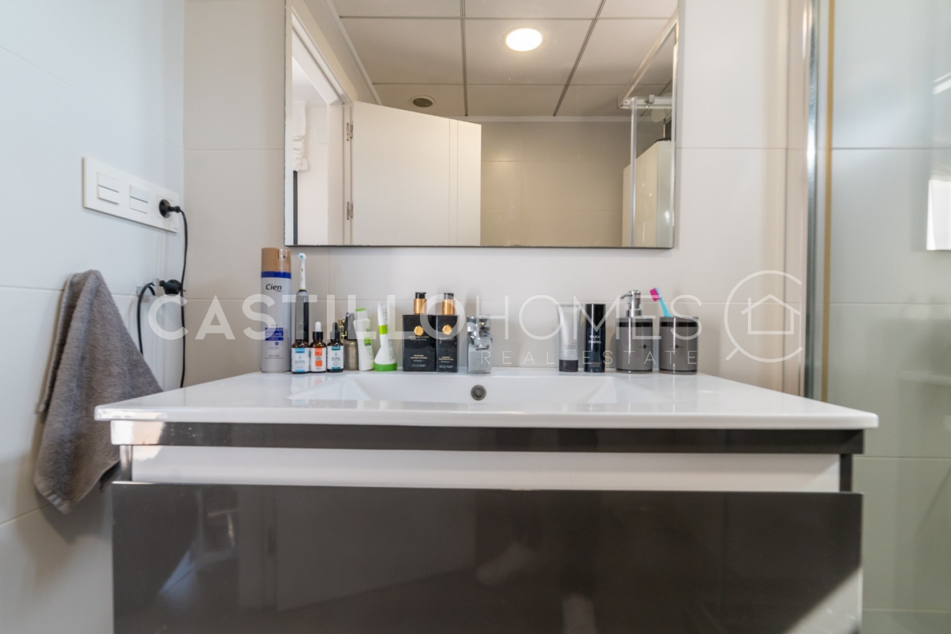 Reventa - Villa -
Torrevieja - Urb. Rosaleda