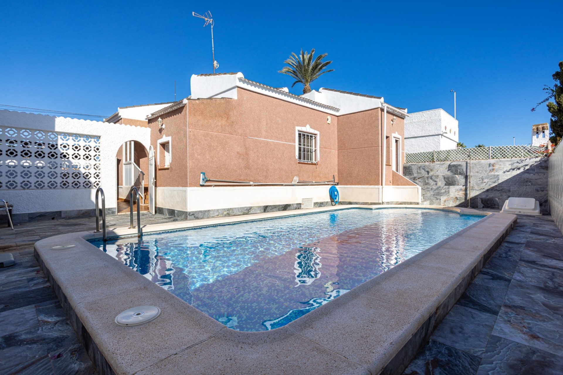 Reventa - Villa -
Torrevieja - Urbanización San Luis