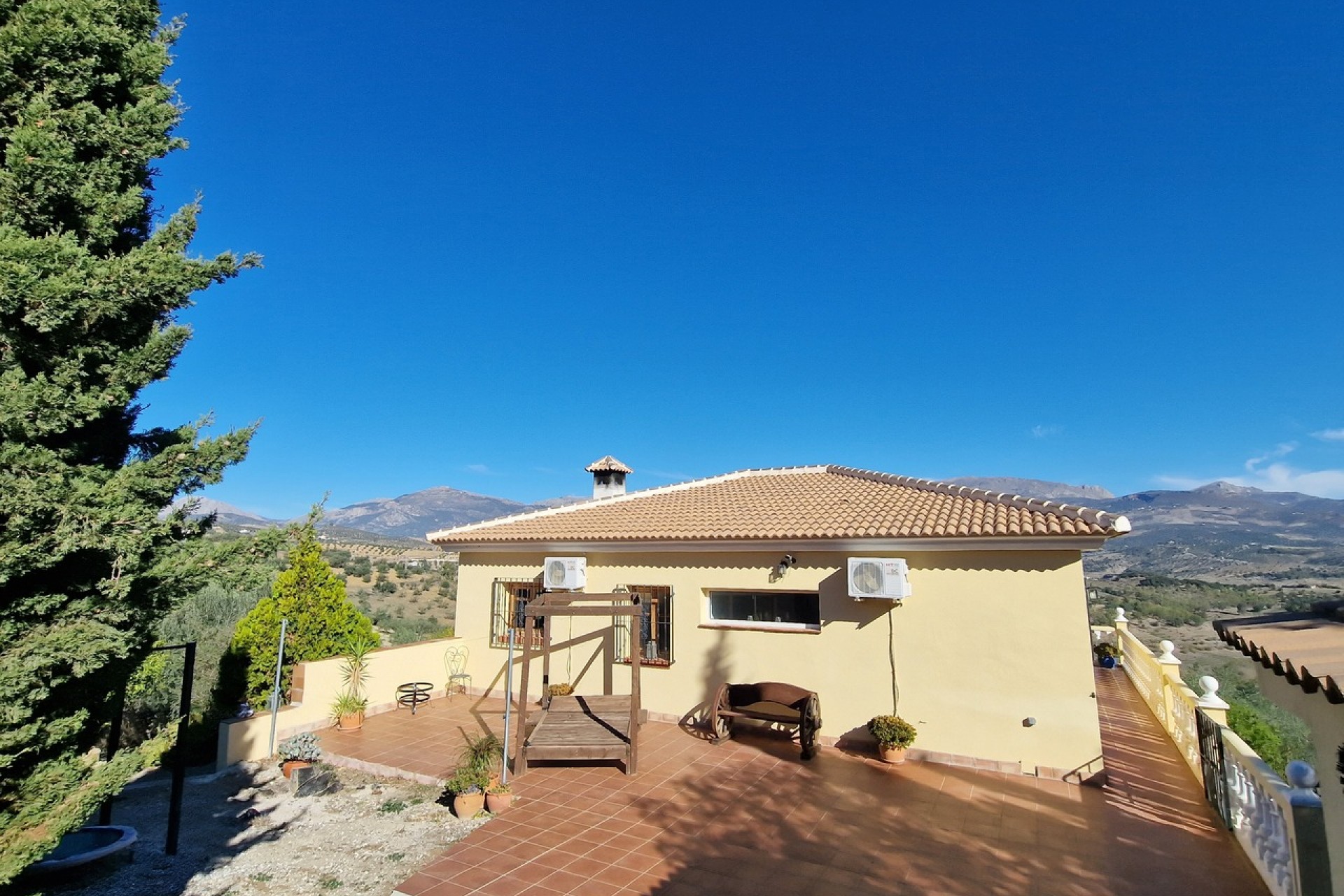 Reventa - Villa -
Vinuela - Inland