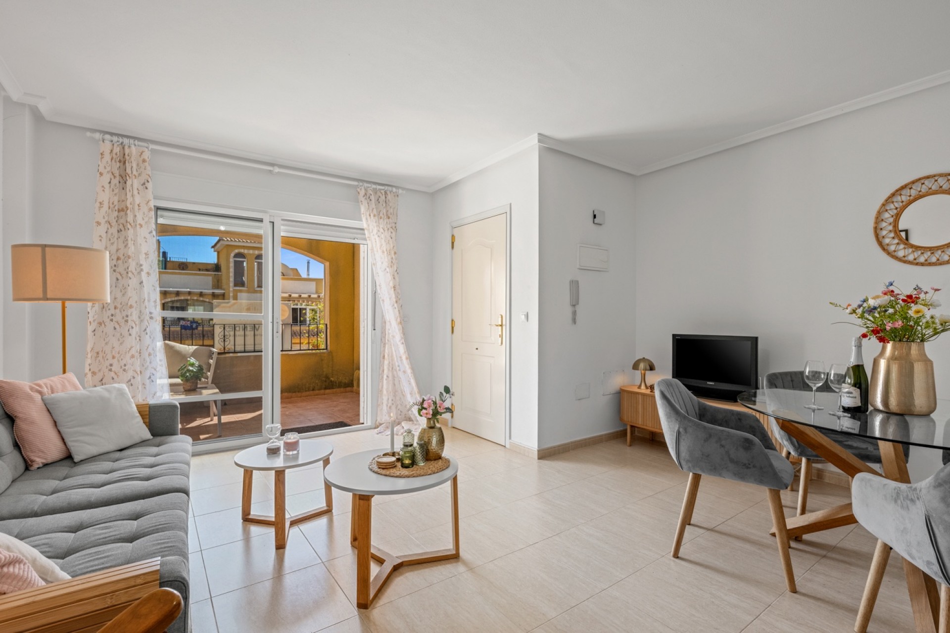 Revente - 1. Apartment / flat -
Daya Nueva - Costa Blanca South
