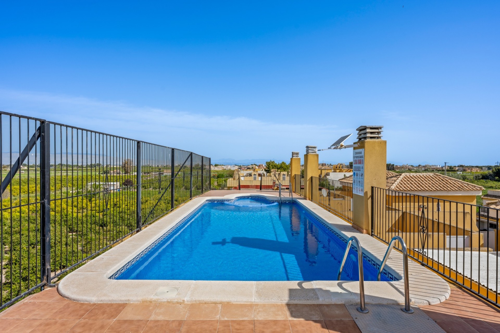 Revente - 1. Apartment / flat -
Daya Nueva - Costa Blanca South
