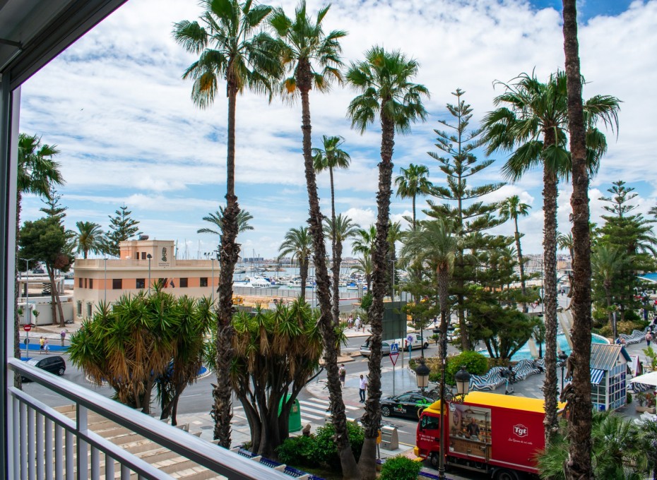 Revente - Apartamento -
Torrevieja - Torrevieja centro