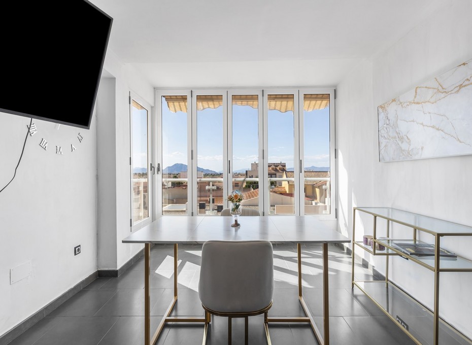 Revente - Apartment -
Daya Nueva