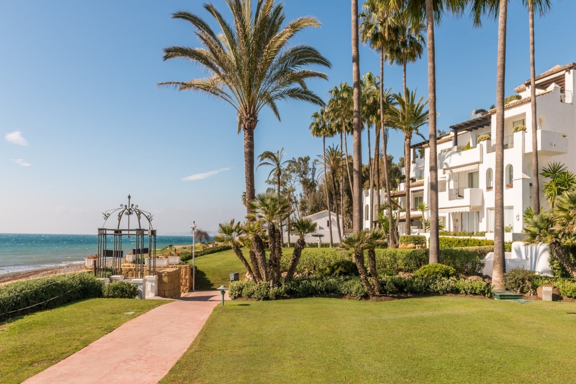 Revente - Apartment -
Estepona