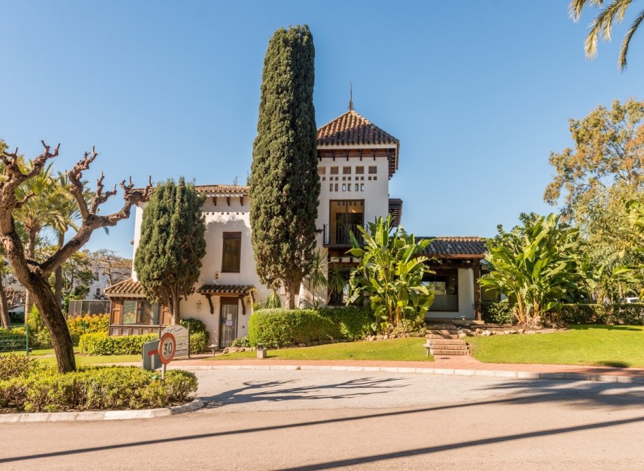 Revente - Apartment -
Estepona