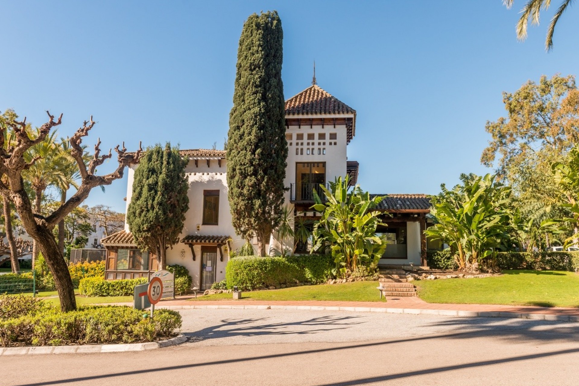 Revente - Apartment -
Estepona