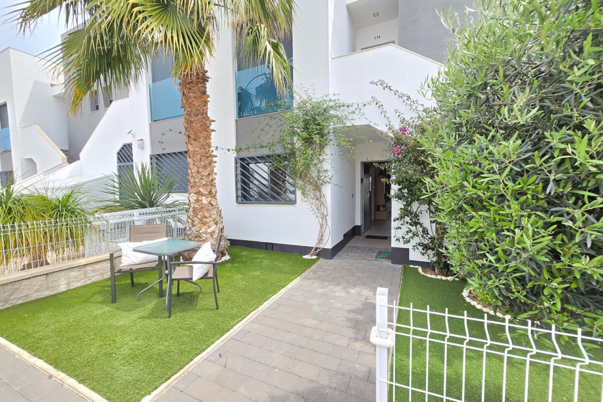 Revente - Apartment / Flat * -
Orihuela Costa * - Punta Prima *