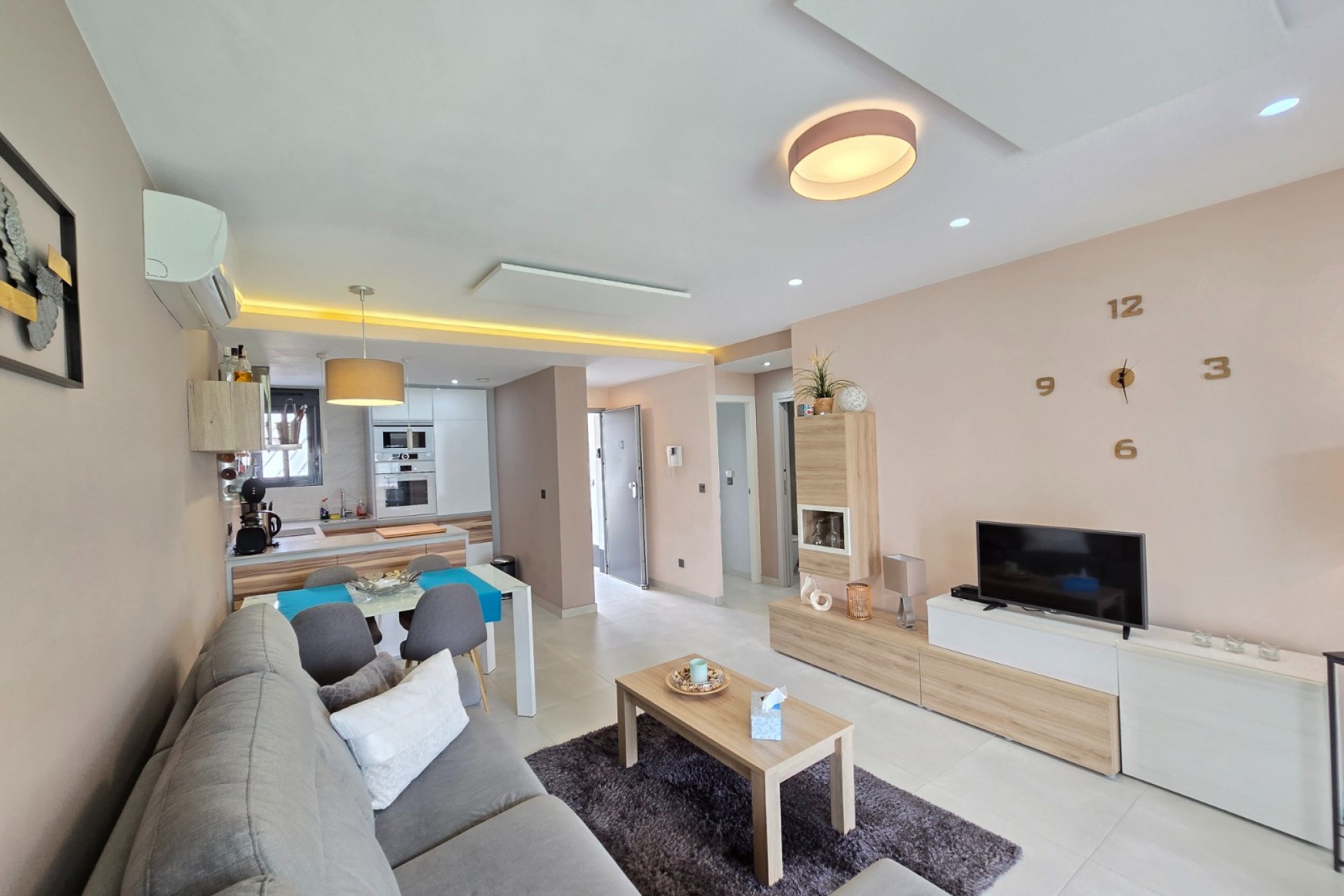 Revente - Apartment / Flat * -
Orihuela Costa * - Punta Prima *