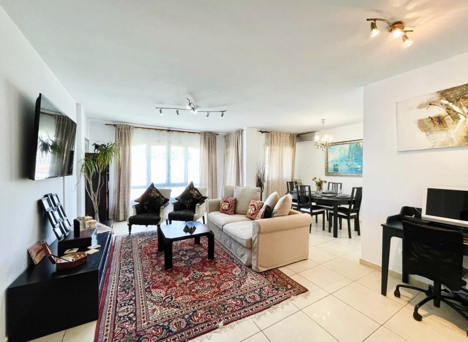 Revente - Apartment -
Marbella - Nueva Andalucía