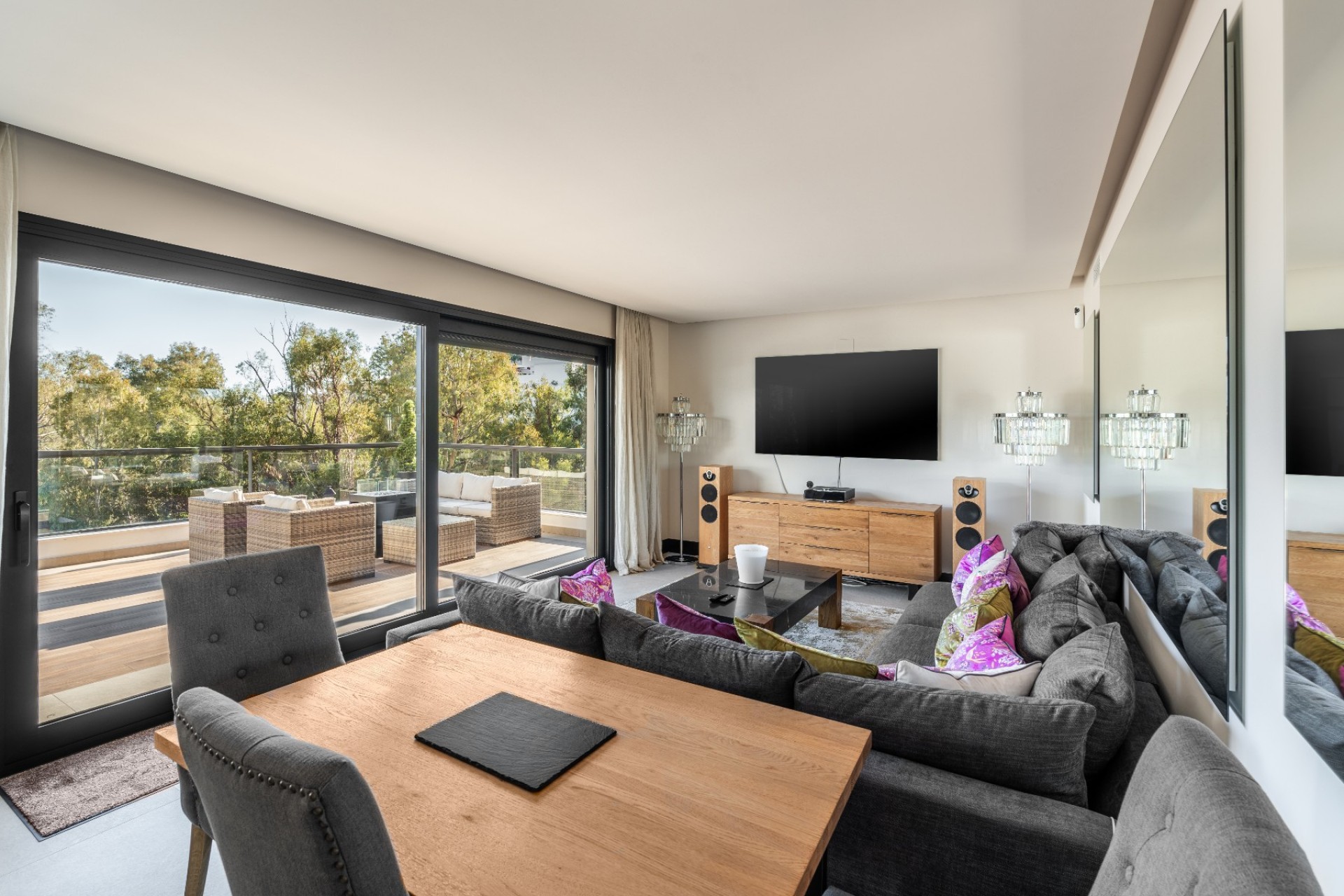 Revente - Apartment -
Marbella - Nueva Andalucía