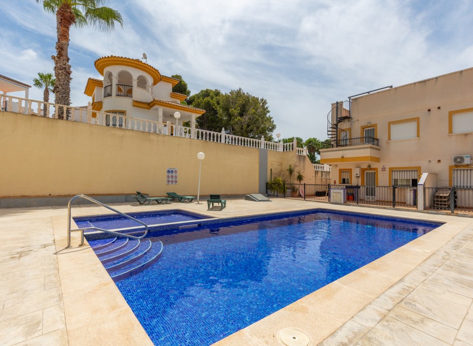 Revente - Apartment -
Orihuela - Villamartin