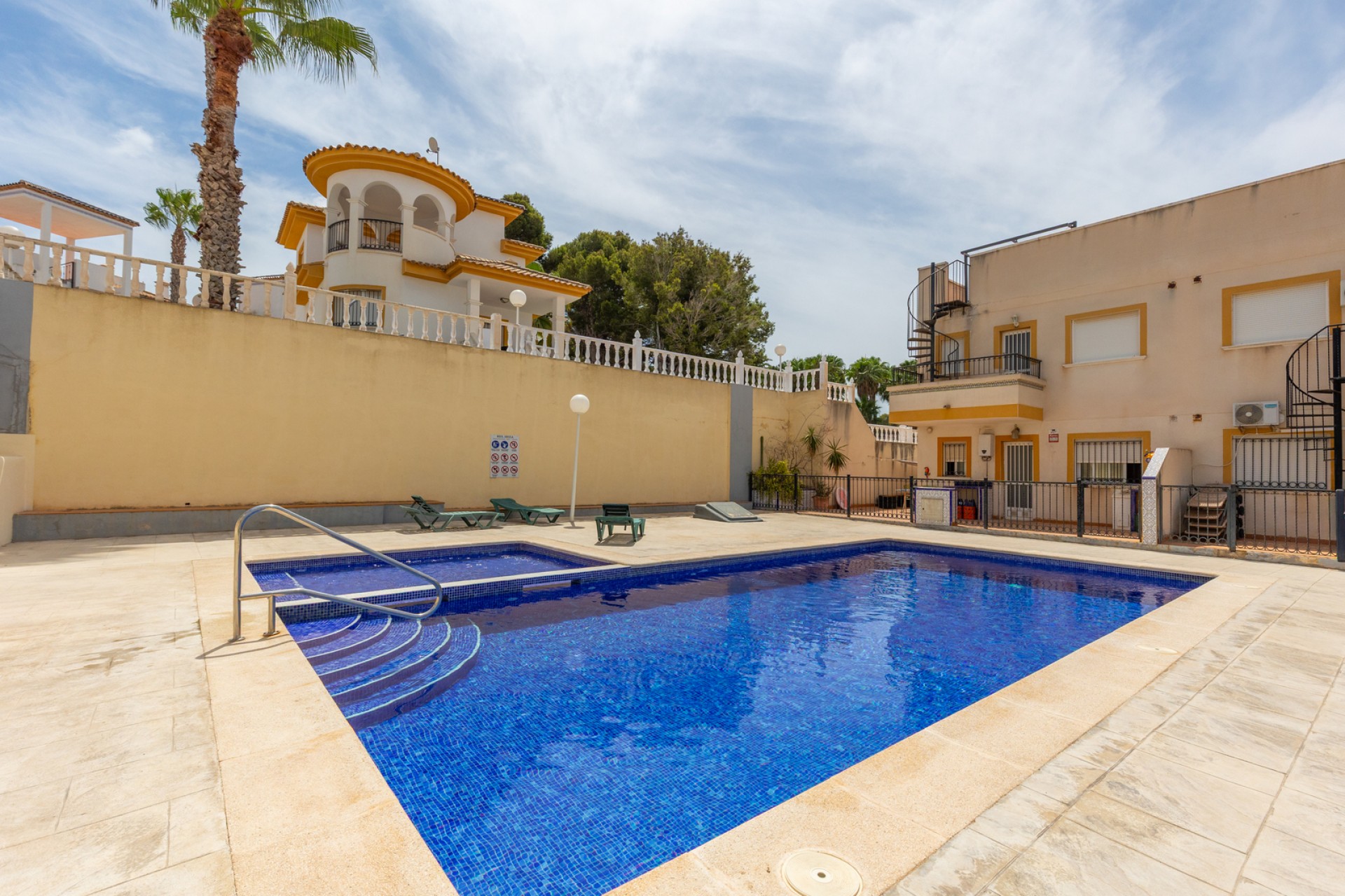 Revente - Apartment -
Orihuela - Villamartin