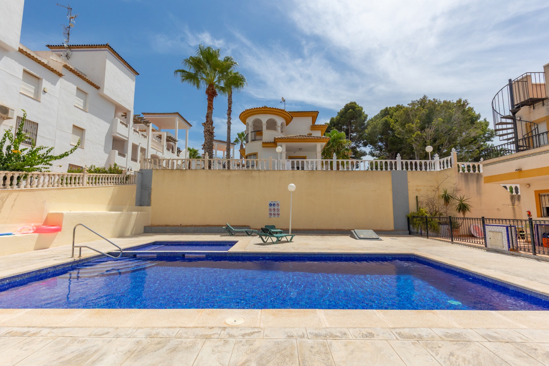 Revente - Apartment -
Orihuela - Villamartin