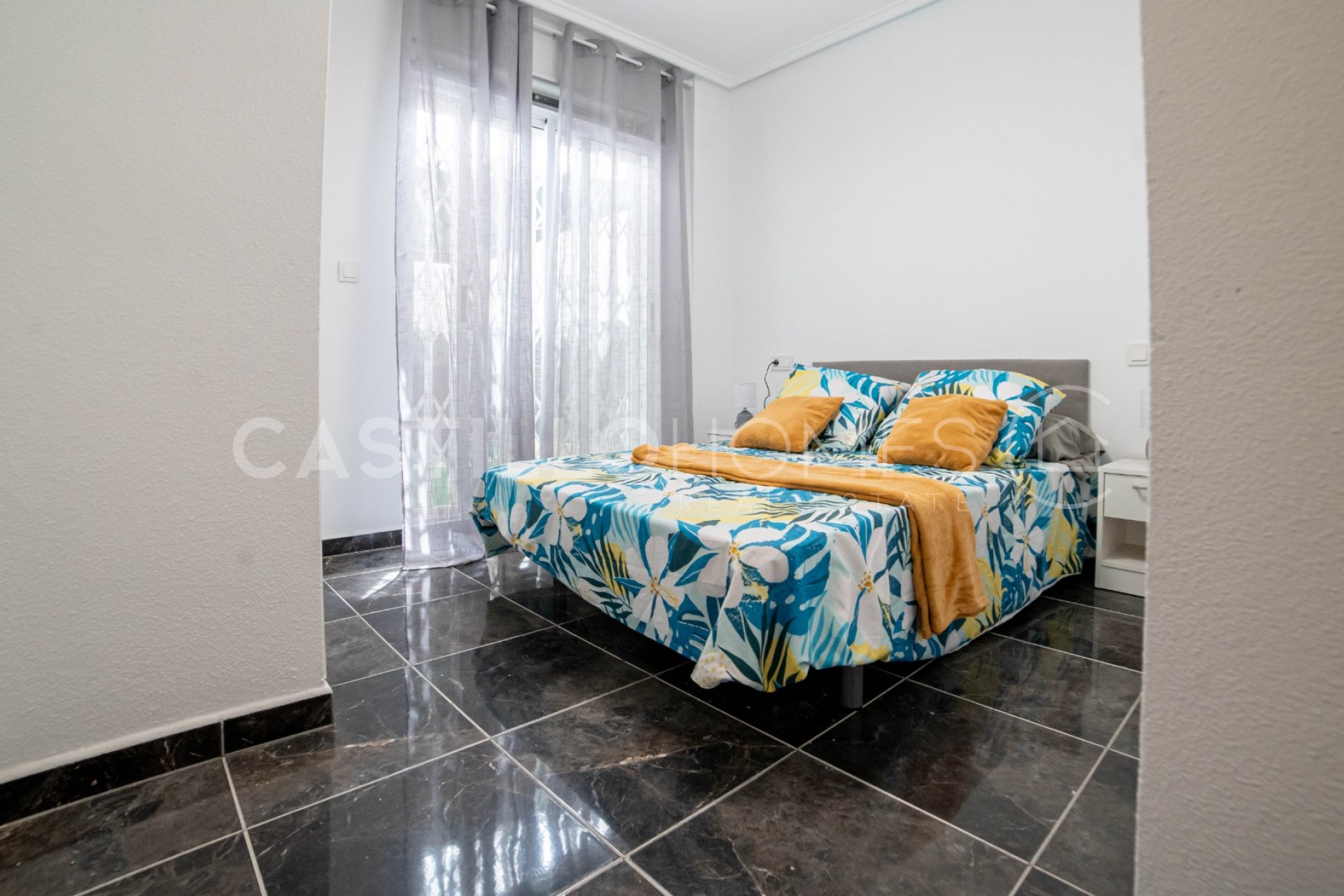 Revente - Apartment -
Torrevieja - Centro