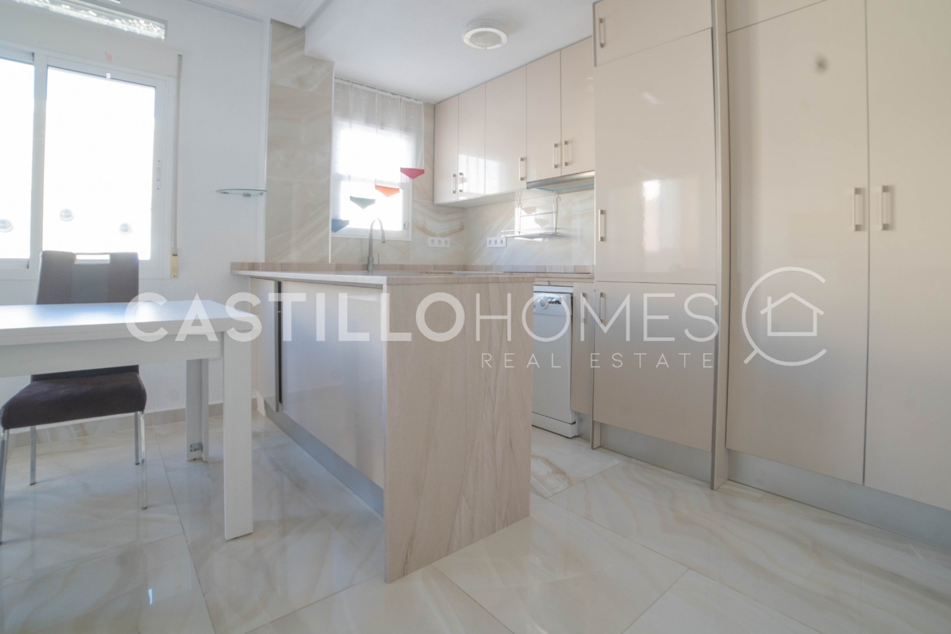 Revente - Apartment -
Torrevieja - Playa de El Cura