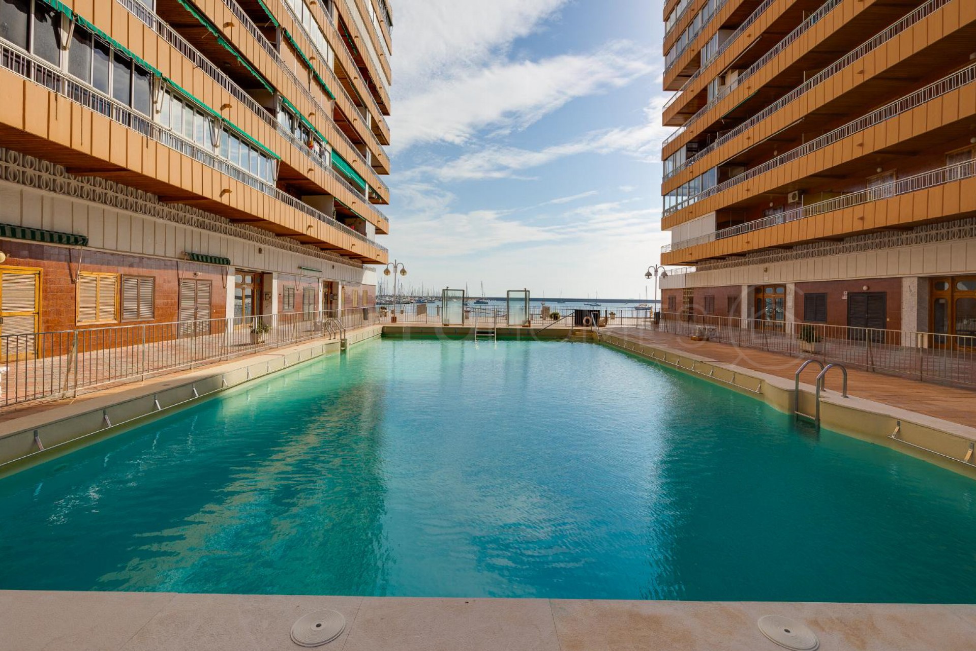 Revente - Apartment -
Torrevieja - Playa del Acequión