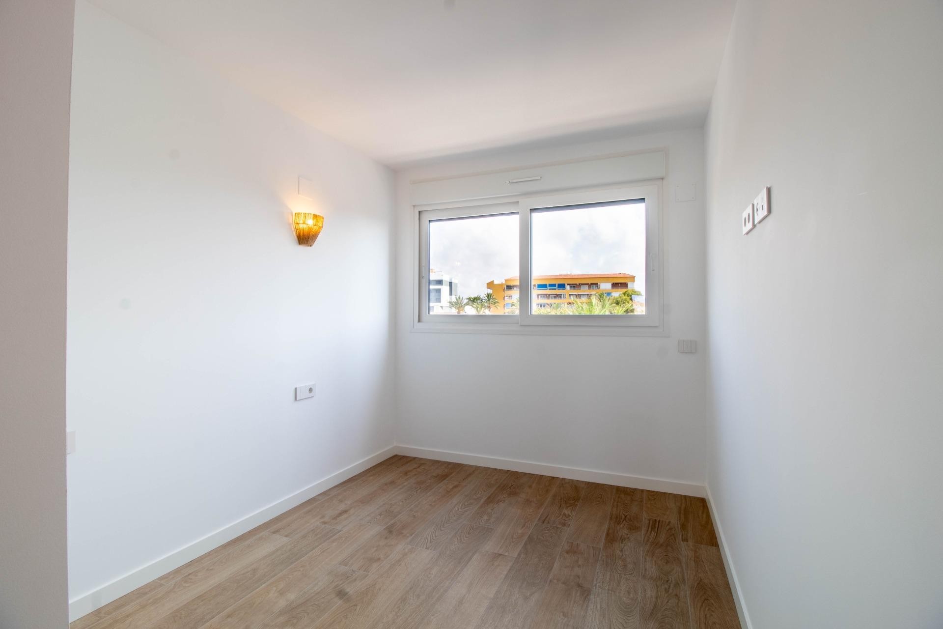 Revente - Apartment -
Torrevieja - Punta prima