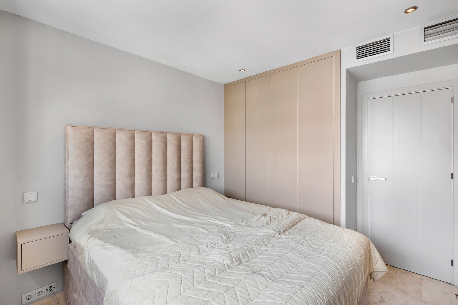 Revente - Apartment -
Torrevieja - Punta prima