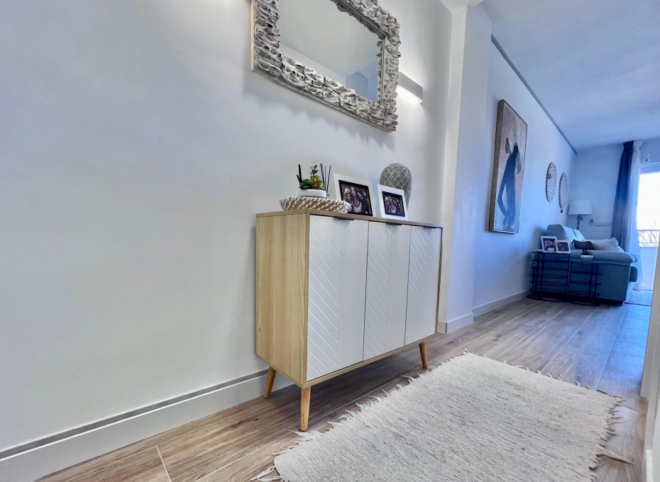 Revente - Apartment -
Torrevieja - Punta prima