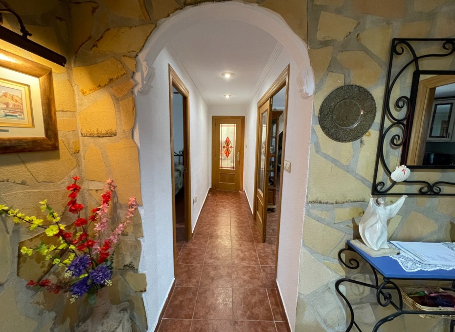 Revente - Chalet / Villa -
Crevillent - Crevillente
