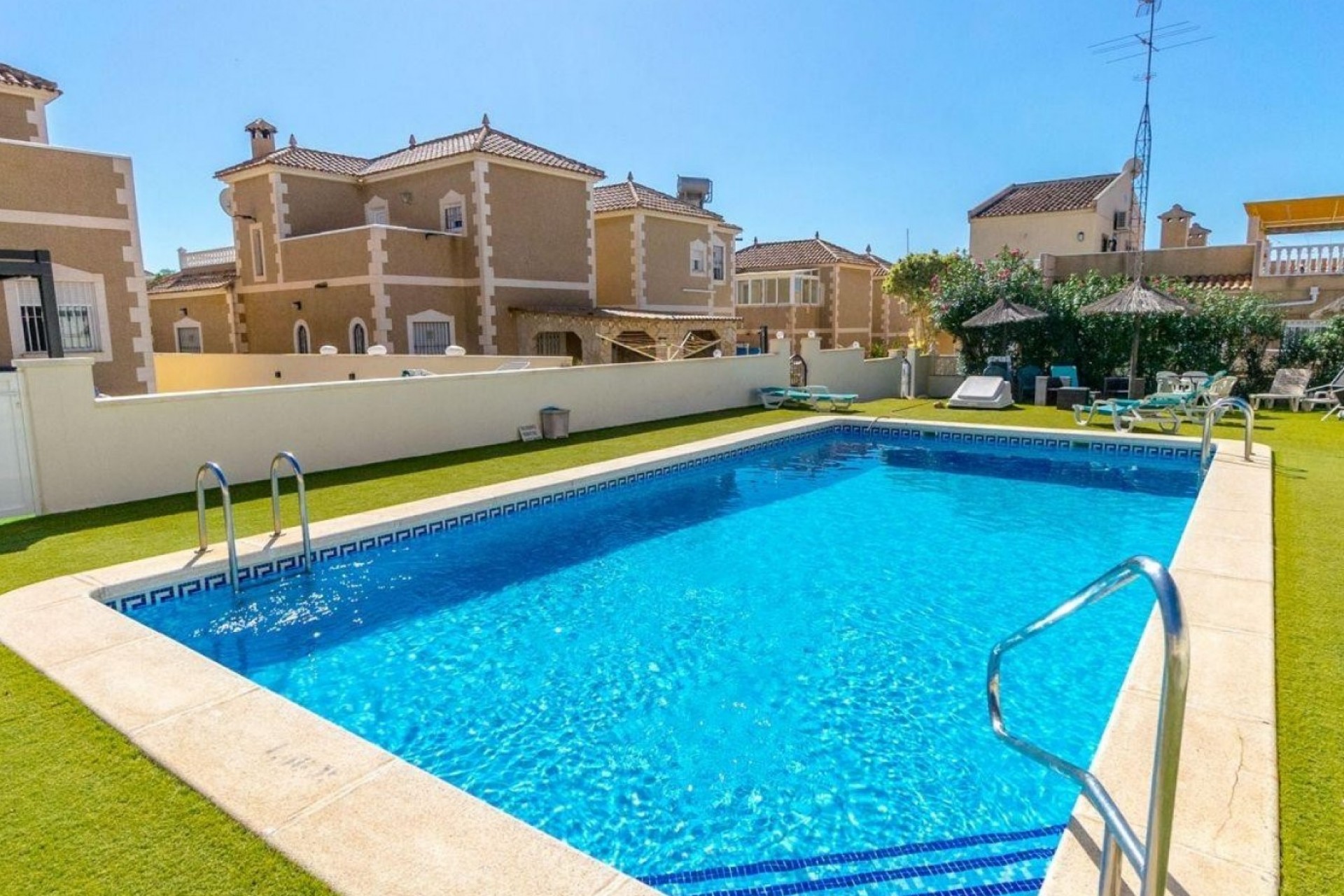 Revente - Detached Villa -
Orihuela Costa - Villamartín