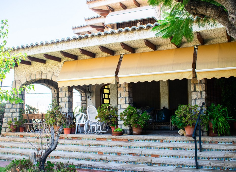 Revente - Independent villa -
Alicante - Albufereta
