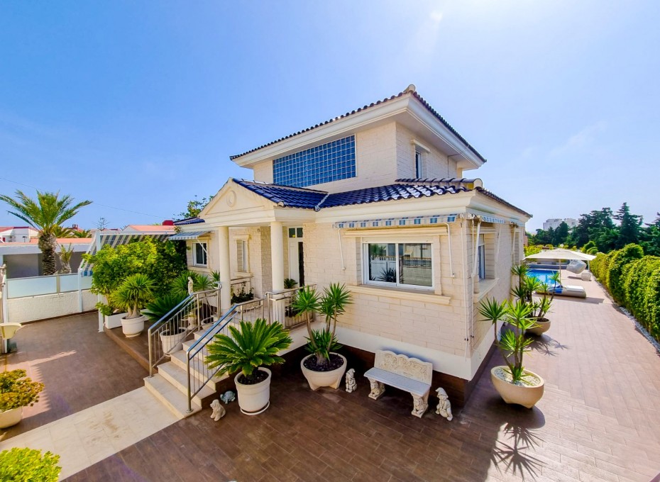 Revente - Independent villa -
Torrevieja - La Mata
