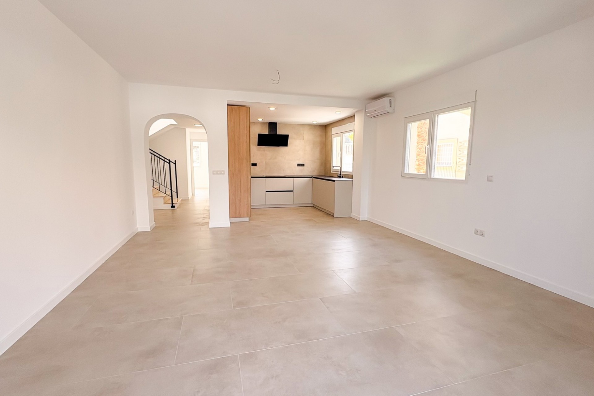 Revente - Semi-Detached Villa -
El Campello - Pueblo Acantilado - Venta Lanuza