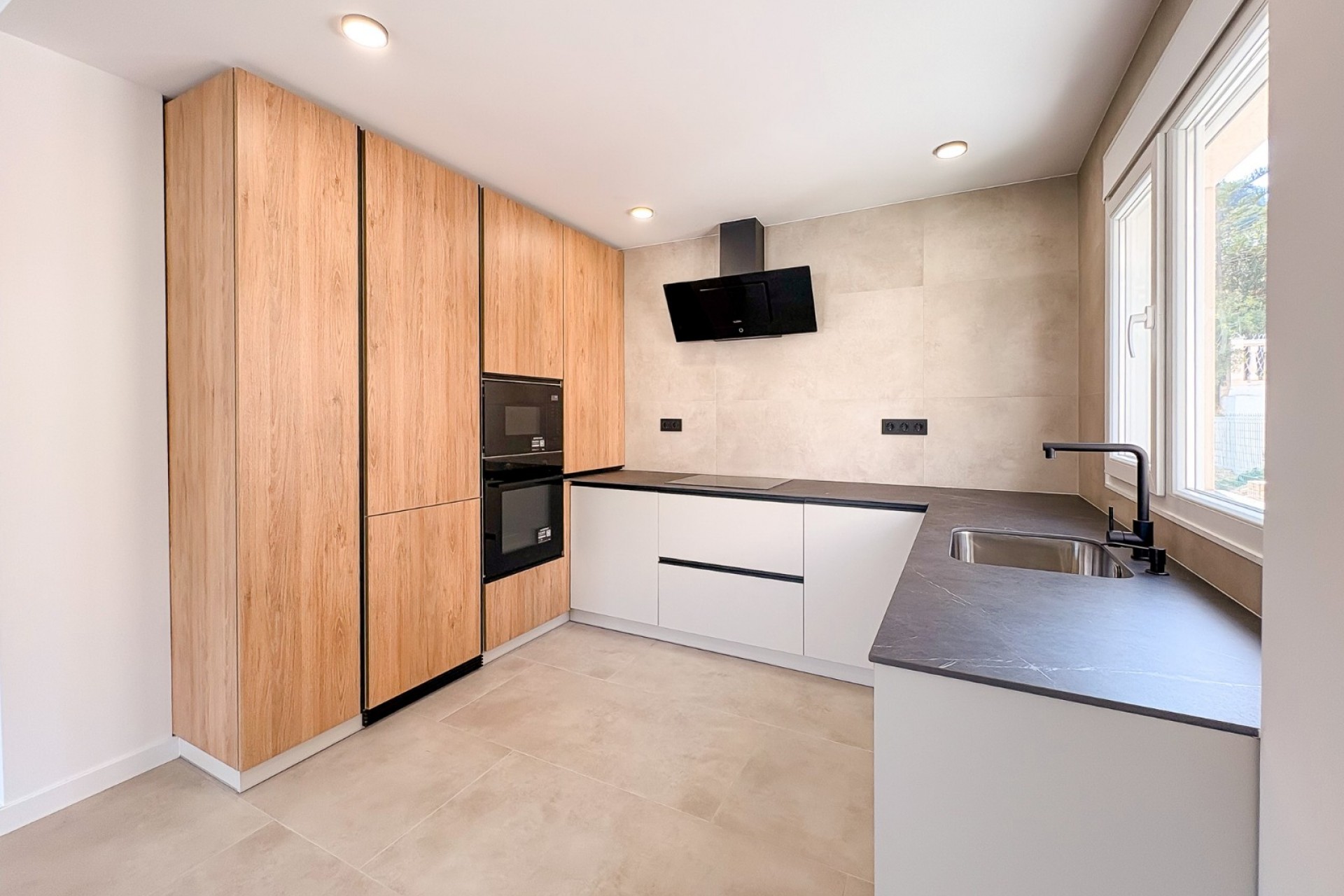 Revente - Semi-Detached Villa -
El Campello - Pueblo Acantilado - Venta Lanuza