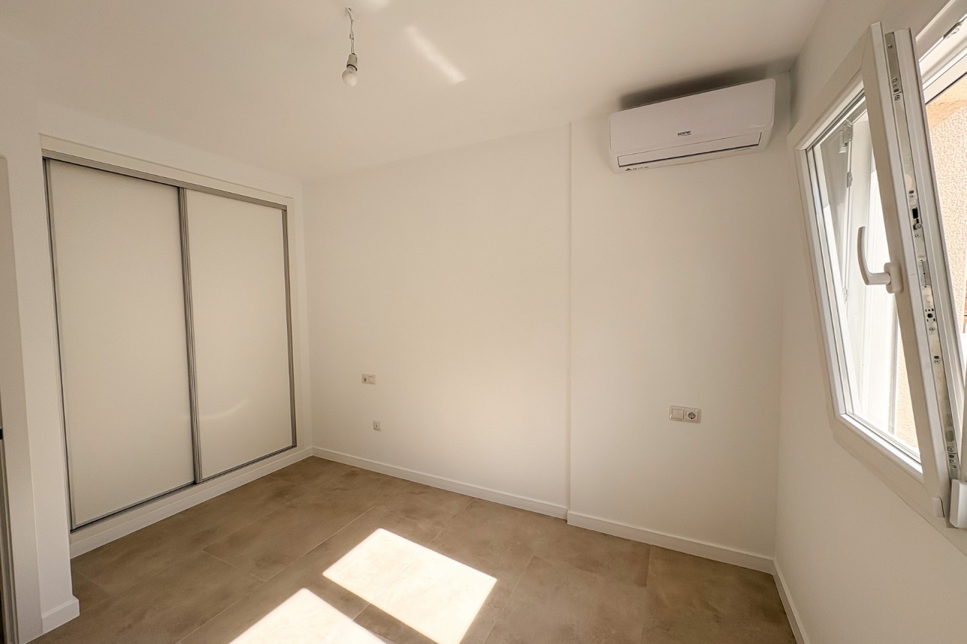 Revente - Semi-Detached Villa -
El Campello - Pueblo Acantilado - Venta Lanuza