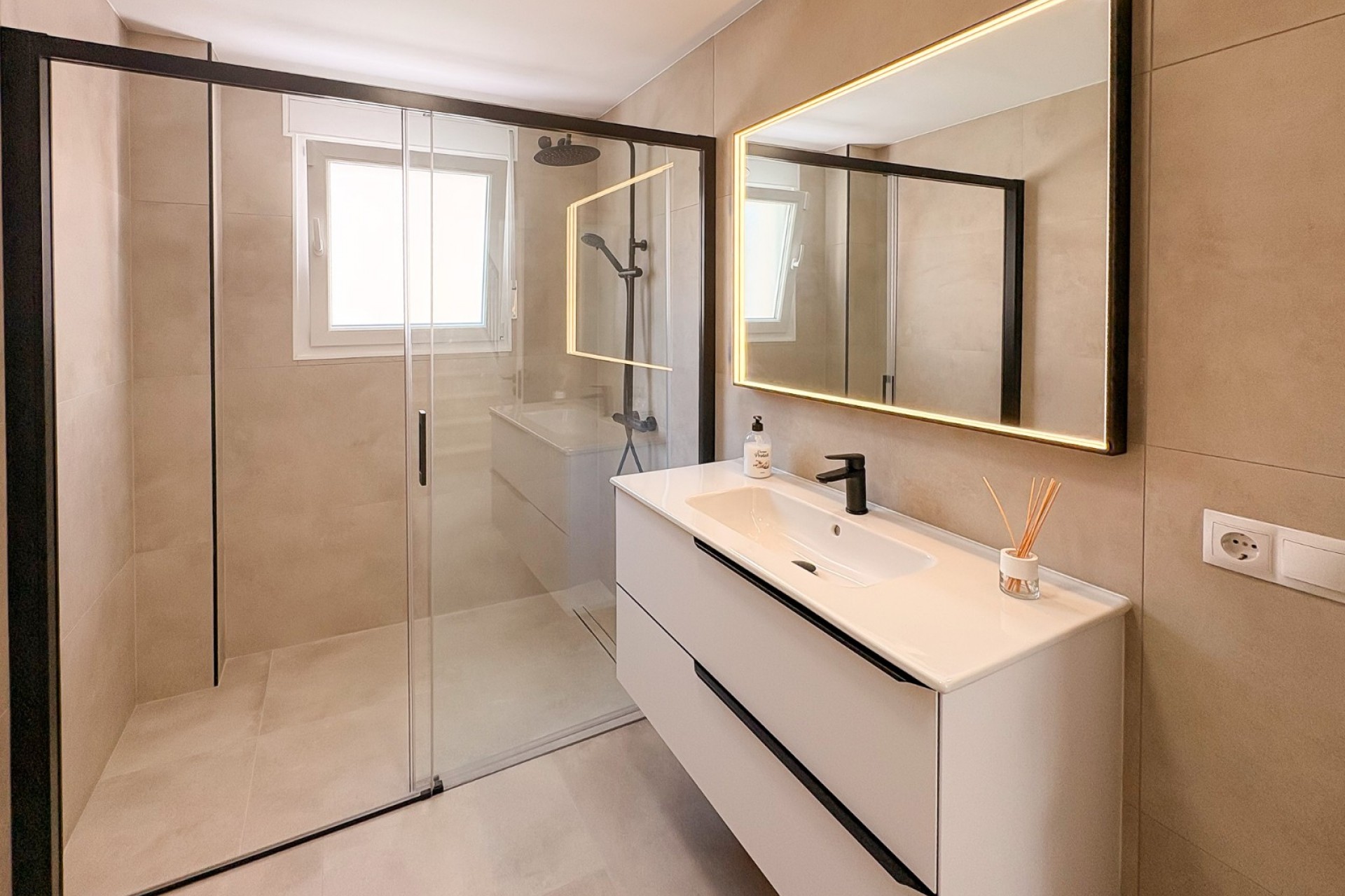 Revente - Semi-Detached Villa -
El Campello - Pueblo Acantilado - Venta Lanuza