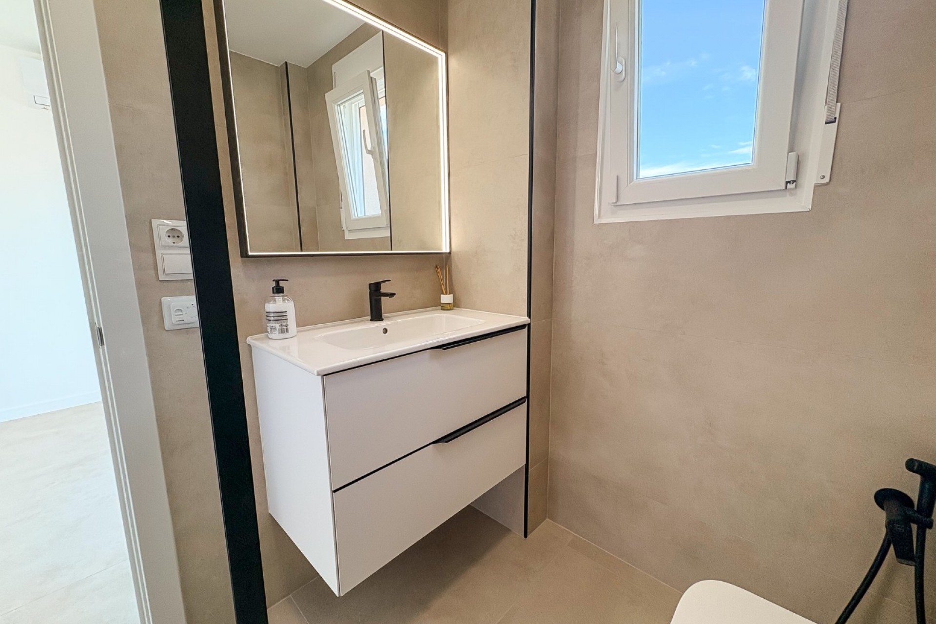 Revente - Semi-Detached Villa -
El Campello - Pueblo Acantilado - Venta Lanuza