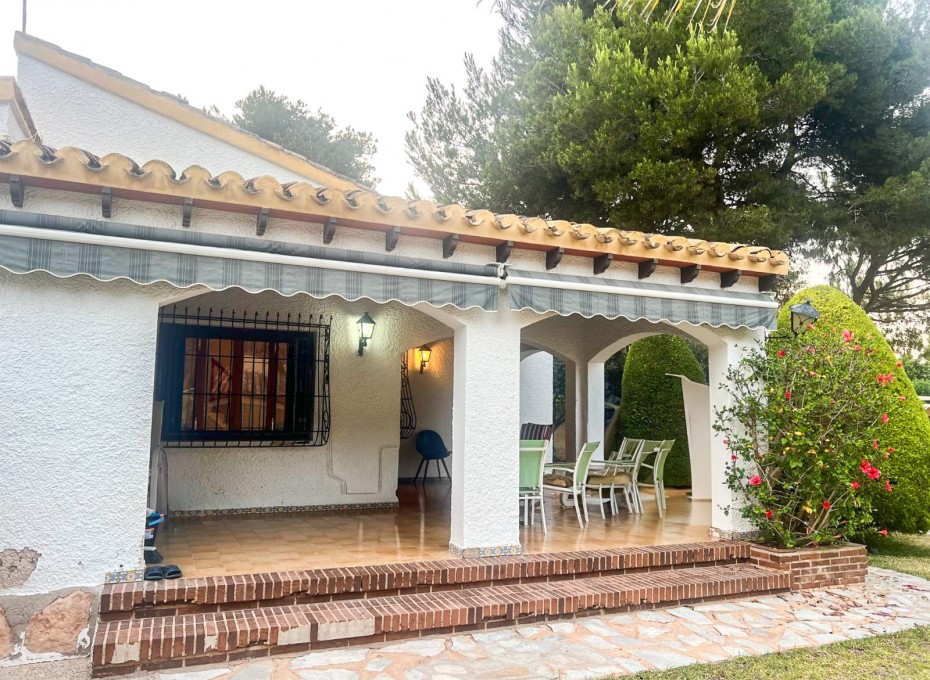 Revente - Semi-Detached Villa -
Orihuela Costa - Punta Prima