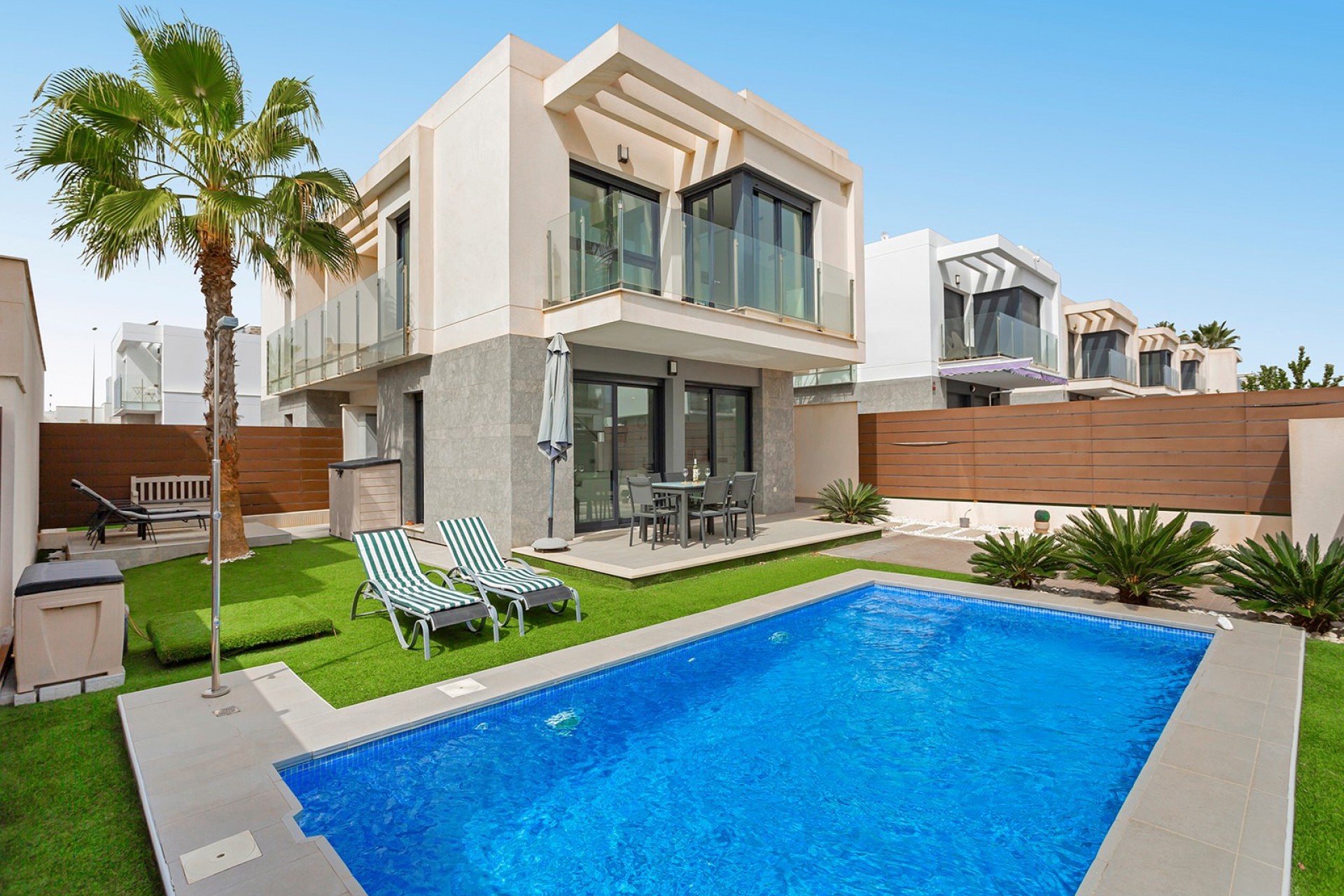 Revente - Semi - Detached Villa -
Vistabella Golf