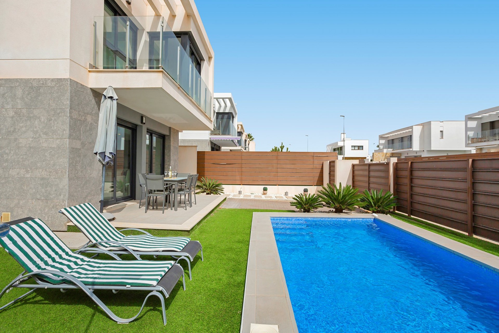 Revente - Semi - Detached Villa -
Vistabella Golf