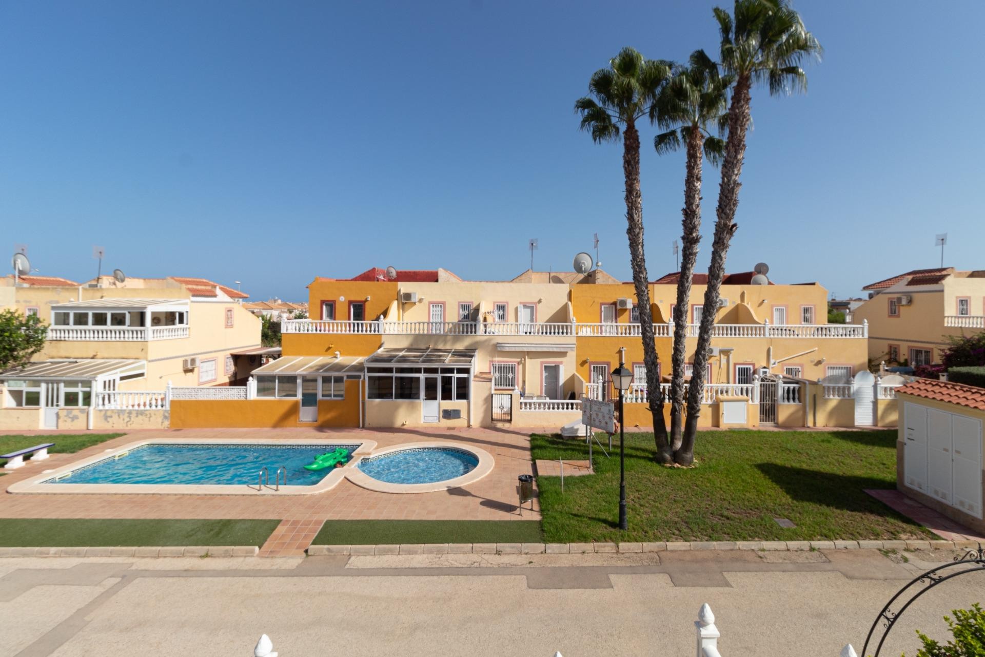 Revente - Terraced house -
Orihuela Costa - La Regia